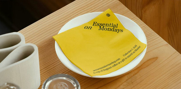 Serviette jaune en papier personnalisée pour restaurant Custo packaging